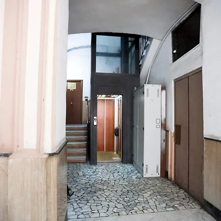 Apartment Guesthost - Track Station - With Netflix Neapel